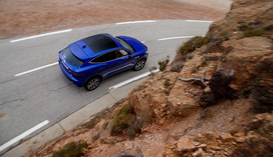  Jaguar E-Pace P300 AWD R-Dynamic 2017 года  (WW) (фото 12 из 40)